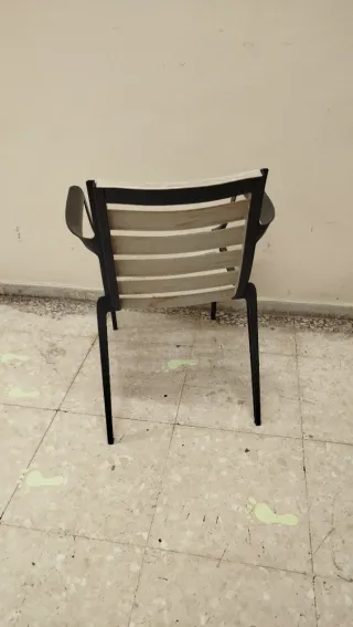 Mesas de comedor, altas y taburetes en madera haya