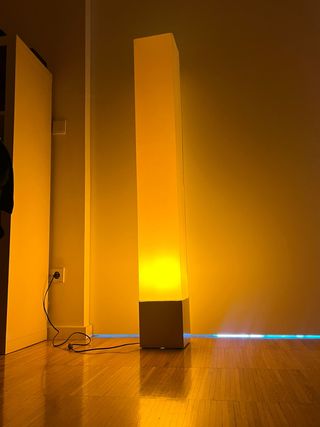 Lámpara Columna Luz Amarilla y Azul