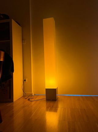 Lámpara Columna Luz Amarilla y Azul