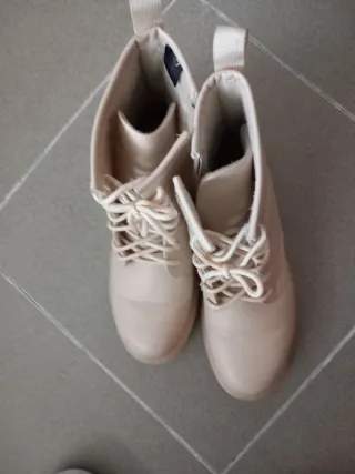 Botines beige con cordones
