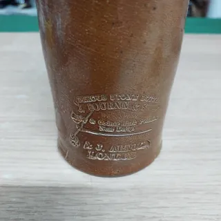 Antica bottiglia in terracotta