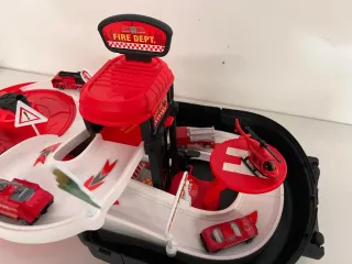 Juego de bomberos con coches