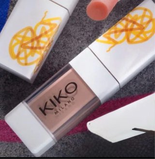 Sombra ojos líquida Eyeshadow + Dijes regalo