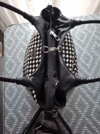 Bolso de hombro. Negro y Blanco