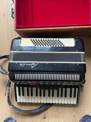 Acordeón Piano Boya Vintage. 60 bajos – Años 60.