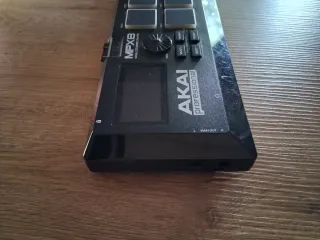 Akai MPX8 Sampler