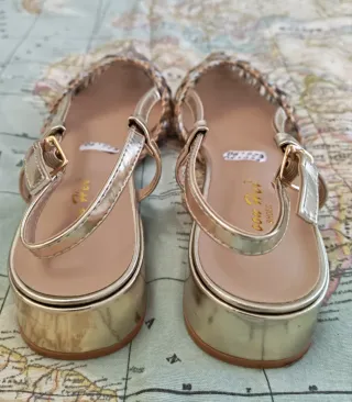 Sandalias Beige y Doradas