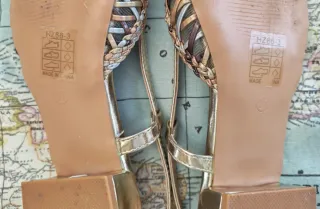 Sandalias Beige y Doradas