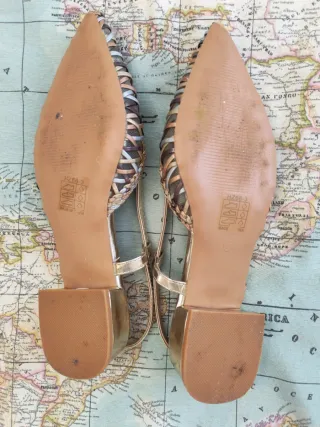 Sandalias Beige y Doradas