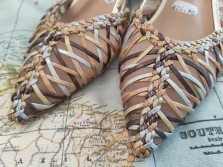 Sandalias Beige y Doradas