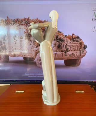 Figura Nao Lladró: Mujer con Cántaro