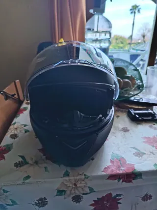 Casco de moto negro