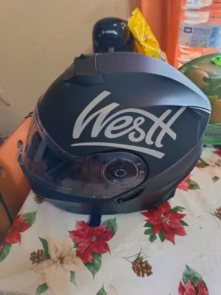 Casco de moto negro