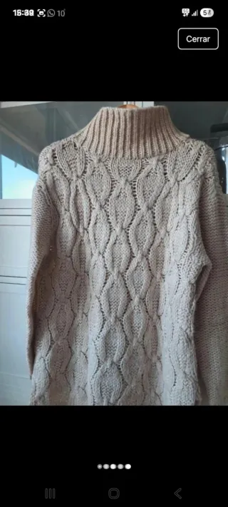 Jersey de ochos beige cuello alto