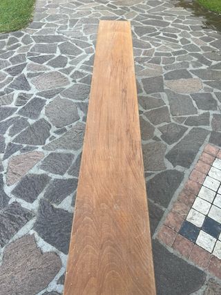 Tavolo in legno massello con due panche