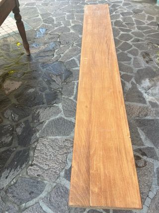 Tavolo in legno massello con due panche