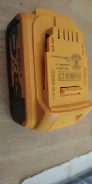 Cargador y Batería DeWalt DCB112