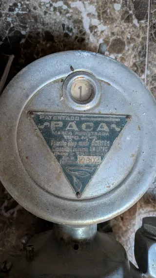 Surtidor Aceite Antiguo PACA
