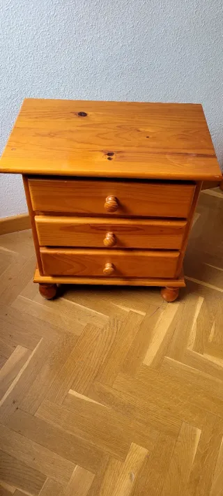 2 Mesitas de noche de madera marrón