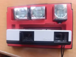 Kodak Pocket Instamatic 200 con Magicubes