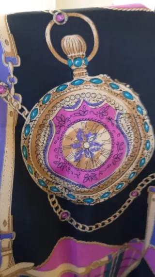 Pañuelo vintage perfumeros negro y morado.