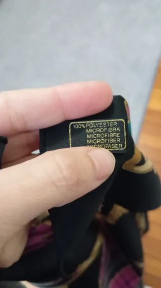 Pañuelo vintage perfumeros negro y morado.