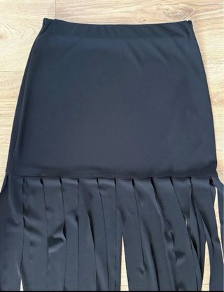 Falda Zara negra con flecos