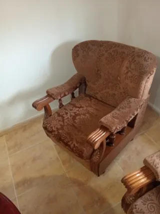 Sofá y sillones de tela marrón