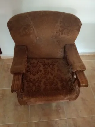 Sofá y sillones de tela marrón