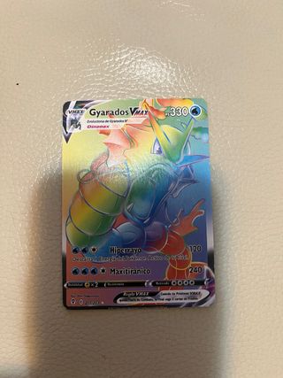 Carta Pokémon Gyarados VMAX Arcoíris