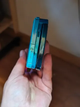 Nintendo 3DS con cargador y lapiz