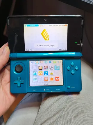 Nintendo 3DS con cargador y lapiz