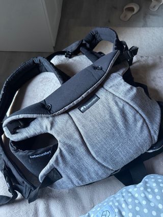 Mochila bebé Bebeconfort Go4 Ergonómica Gris