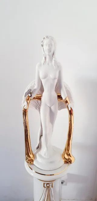 ESCULTURA DE MUJER DESNUDA