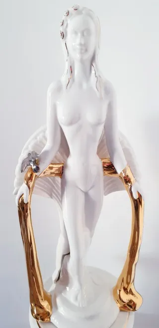 ESCULTURA DE MUJER DESNUDA