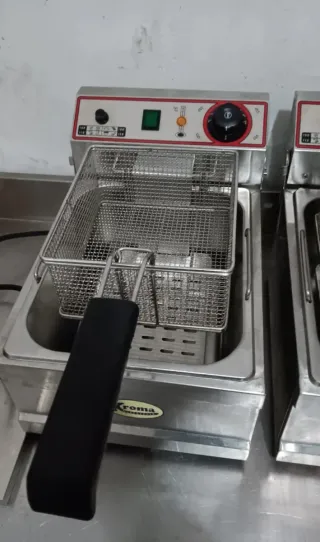 2 Friggitrici industriali beckers