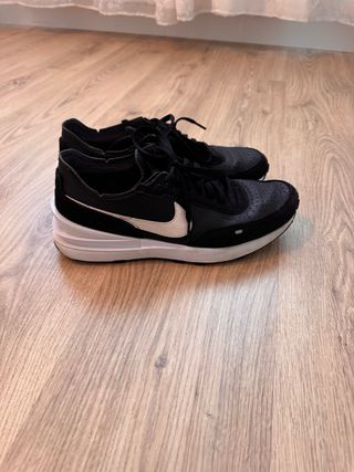 Zapatillas Nike Negras y Blancas