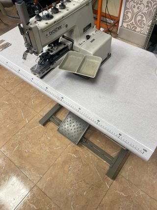 Brother CB3-B917-1A Máquina de Botones