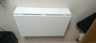 Mesa plegable de madera blanca