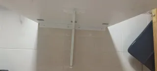 Mesa plegable de madera blanca