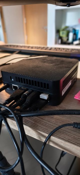 Mini PC Minis Forum Negro