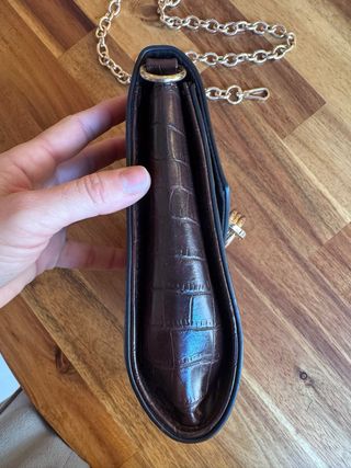 Bolso Marypaz marrón con cadena dorada