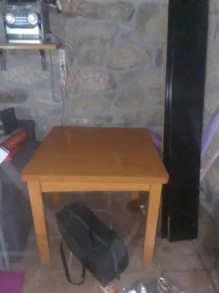 Tavolo in legno per soggiorno o cucina