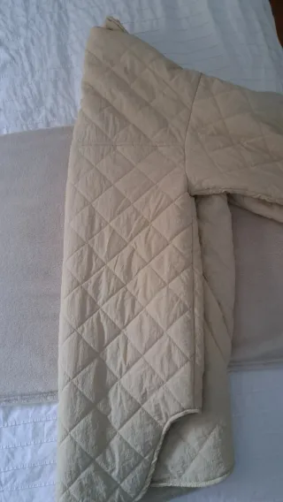 Cazadora acolchada beige talla S