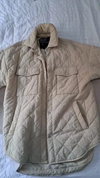 Cazadora acolchada beige talla S