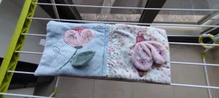 Lote de libros de tela sensoriales para bebes.