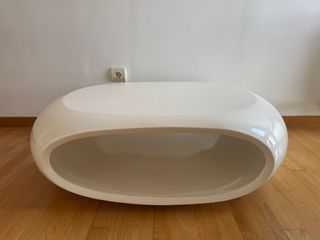 Mesa de centro moderna ovalada lacada