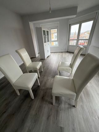 Juego de 4 sillas de comedor blancas