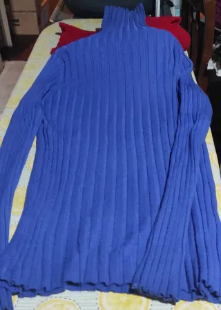 Jersey cuello alto azul