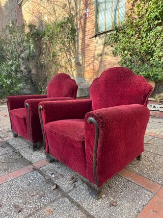 Sofá de terciopelo rojo